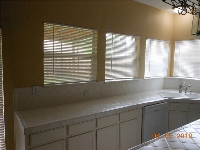 Building Photo - 1710 Foxfire Dr