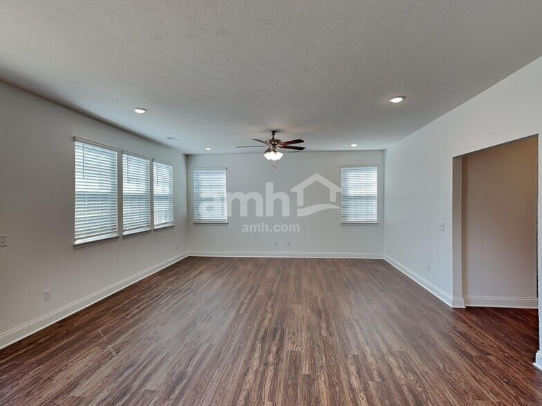Building Photo - 8444 Northpoint Dr