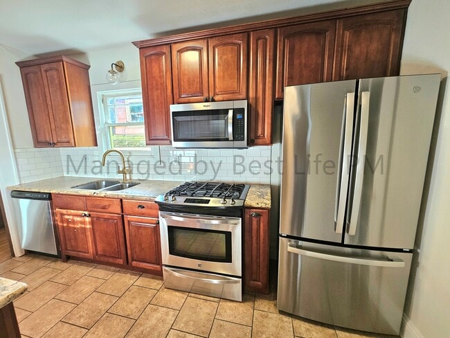 Building Photo - 223 NE 62nd Ave