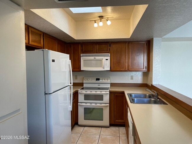 Building Photo - 716 N Hayden Dr