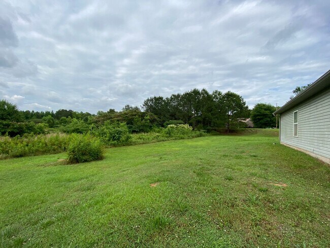 Building Photo - Home for Rent in Woodstock! View with 48 H...