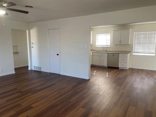 Building Photo - 1838 Kent Dr