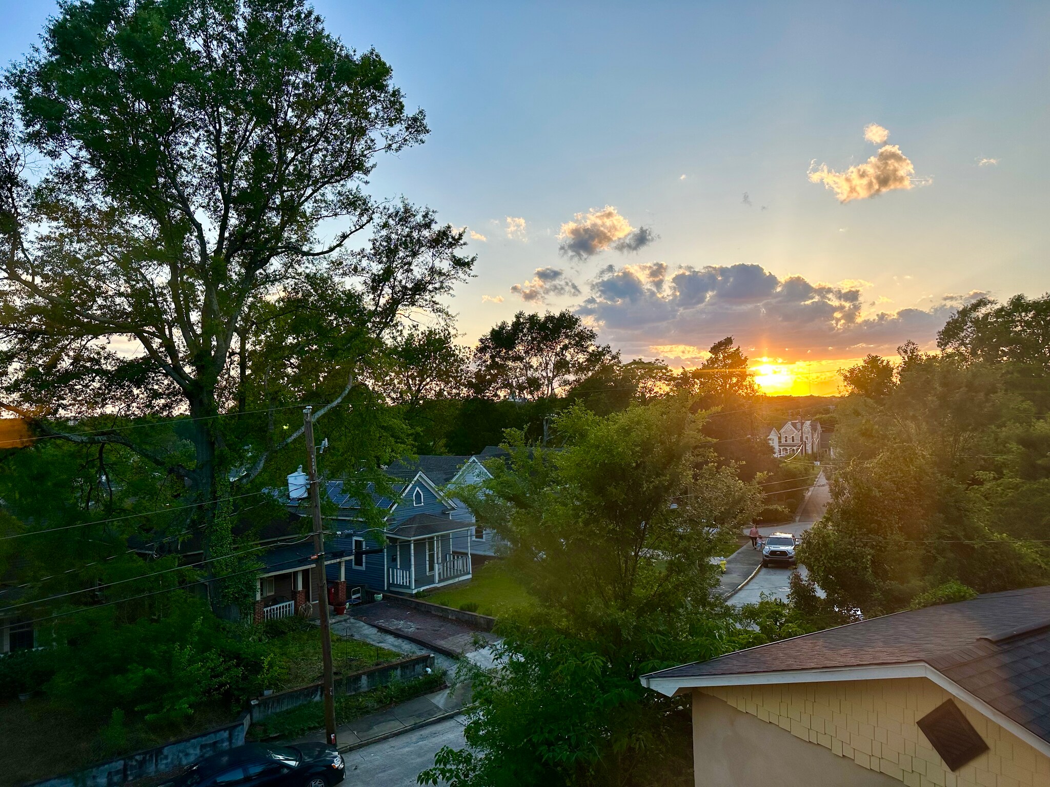 Building Photo - 983 Maple St