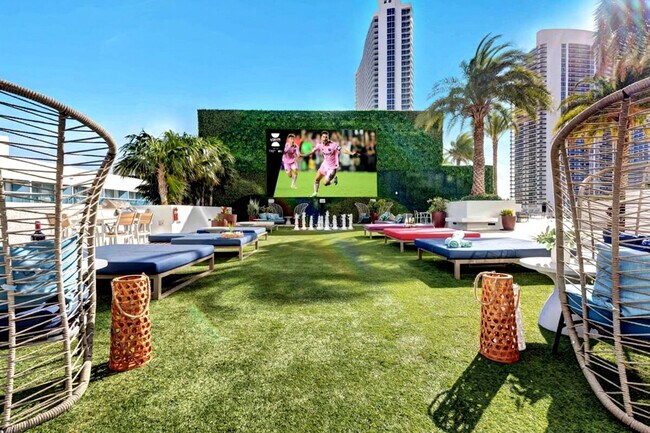 Building Photo - 4010 S Ocean Dr