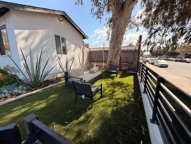 Building Photo - 1830-36 Newton Ave