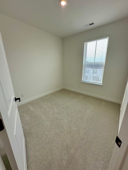 Bedroom 3rd floor - 3232 Drift St