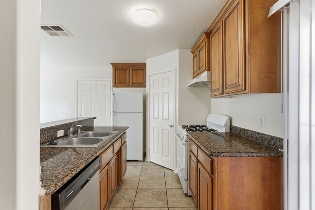 Building Photo - 726 K St