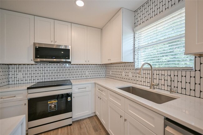 Building Photo - 13617 Coomer Path