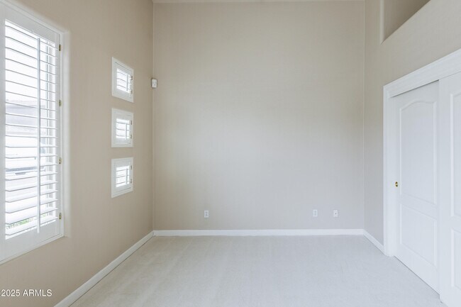 Building Photo - 7369 E Del Acero Dr
