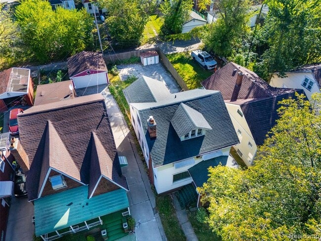 Building Photo - 15404 Normandy St