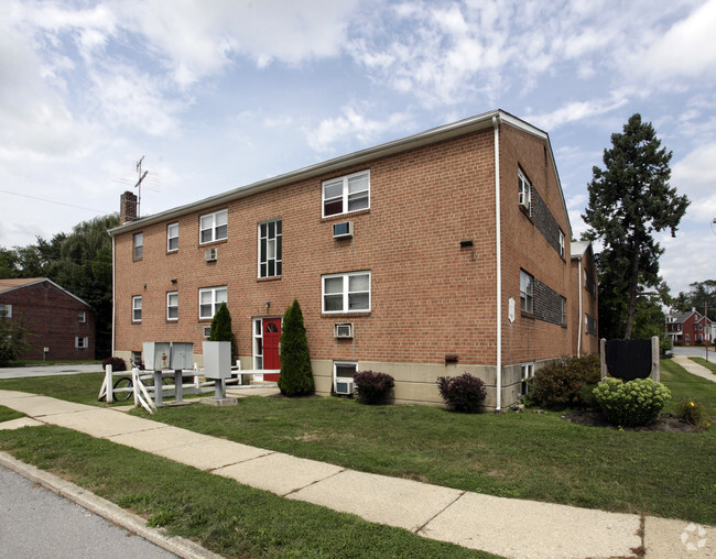 Building Photo - Chestnut Village Apartments