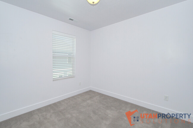 Building Photo - 1790 W Dalmeny Way