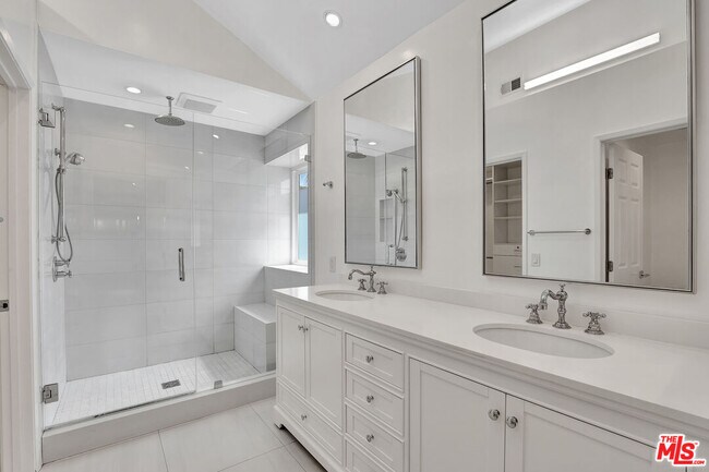 Building Photo - 24701 Cll Conejo