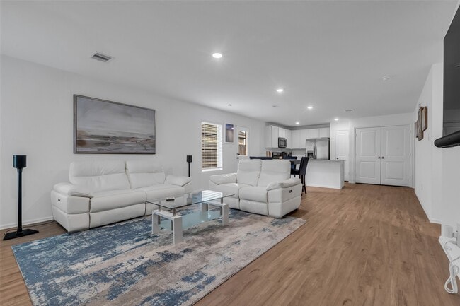 Building Photo - 4154 Saltillo Lakes Dr