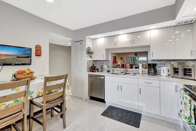 Building Photo - 1401 SW 128th Terrace