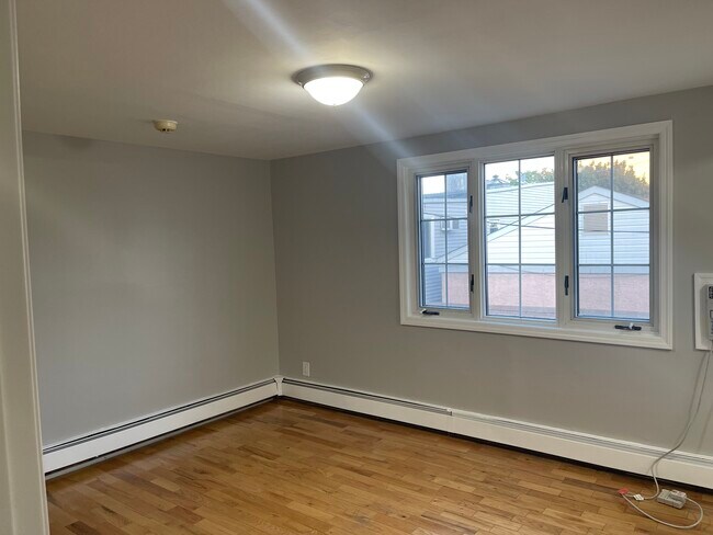 Building Photo - 160 18th St