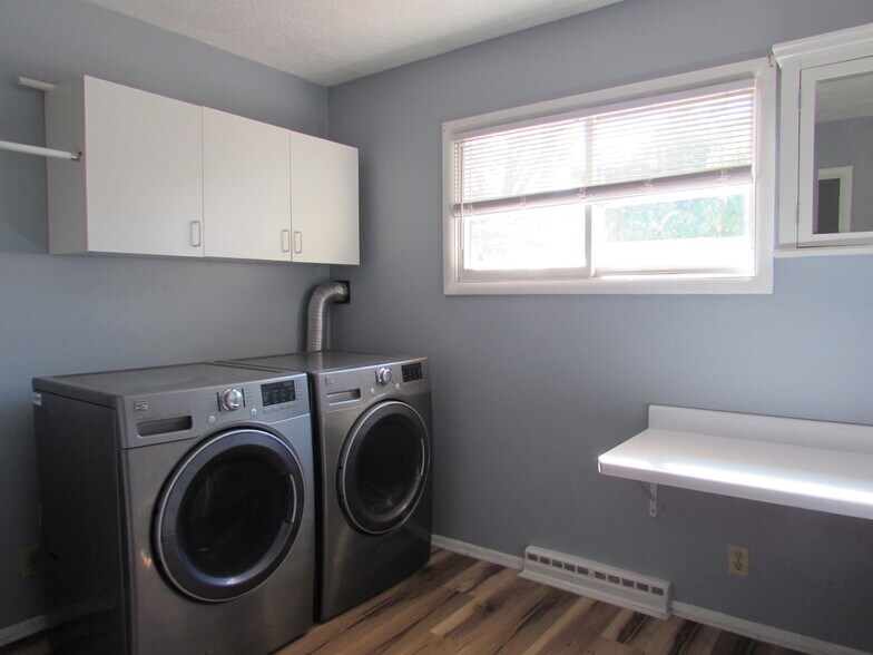 Building Photo - 2116 Bookcliff Ave