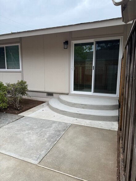 Building Photo - 1677 Canary Dr