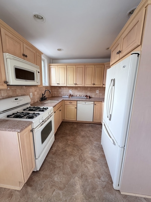 Building Photo - 8204 Woolston Ave