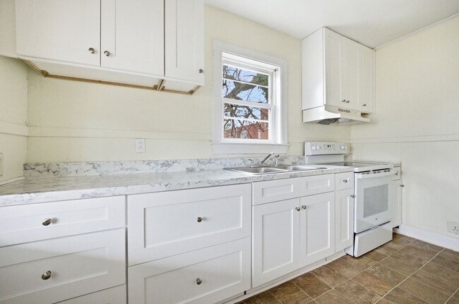 Building Photo - 212 S Armistead Ave