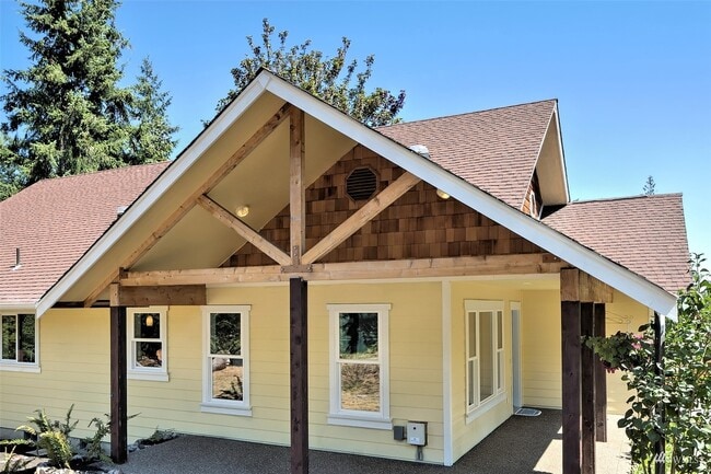 Building Photo - 31 E Peyton Pl