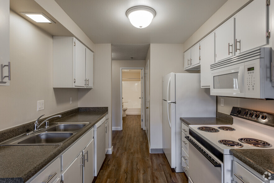 Irving Place Apartments - 100 N Irving Pl Kennewick WA 99336 ...