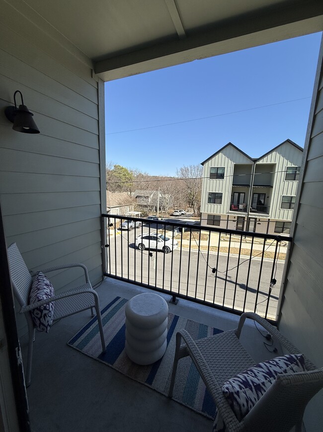 Building Photo - 619 Whitham Ave