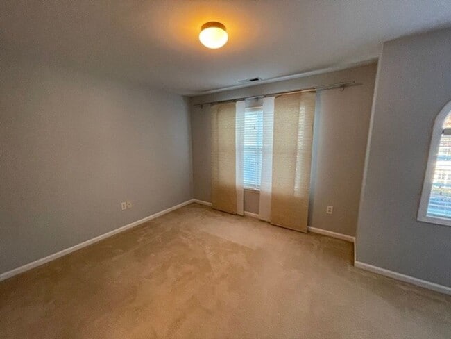 Building Photo - Prime North Raleigh Townhome with Dual Suites & Community Pool