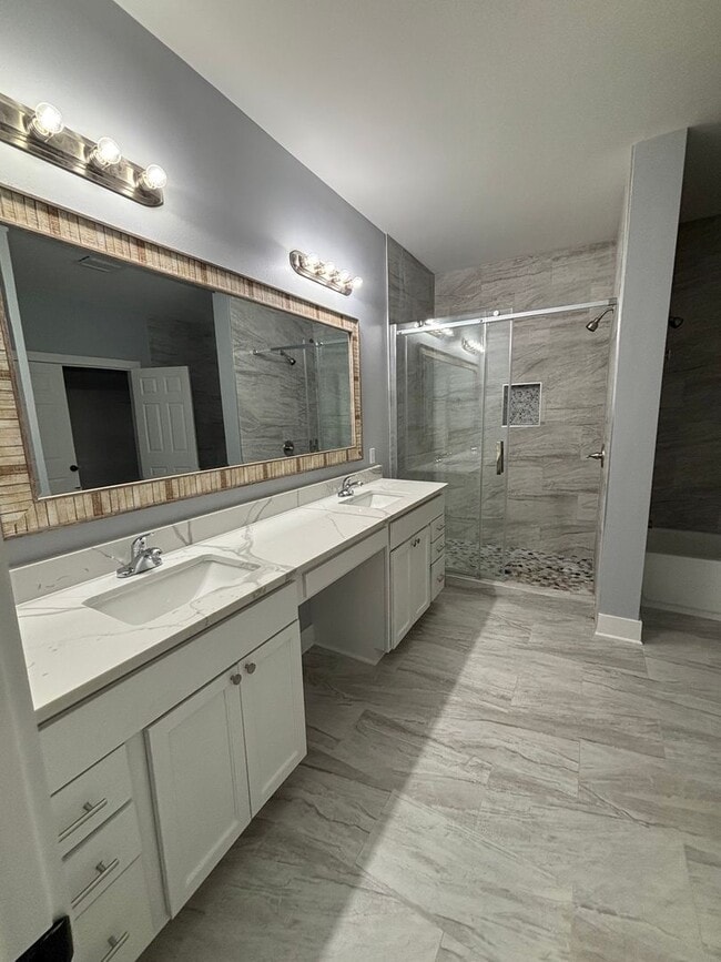 Building Photo - 5 bedrooms!! Remodeled top to bottom!