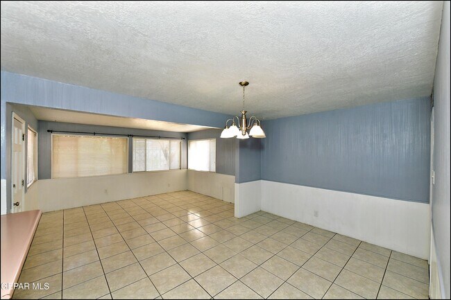 Building Photo - 5613 Creston Ave