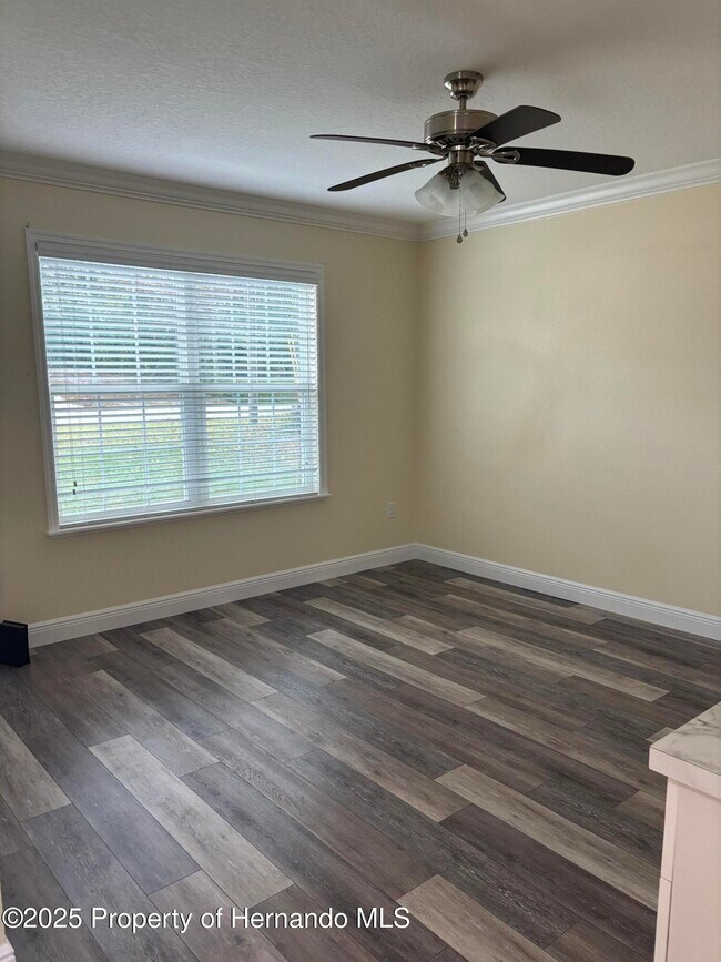 Building Photo - 1159 MacFarlane Ave