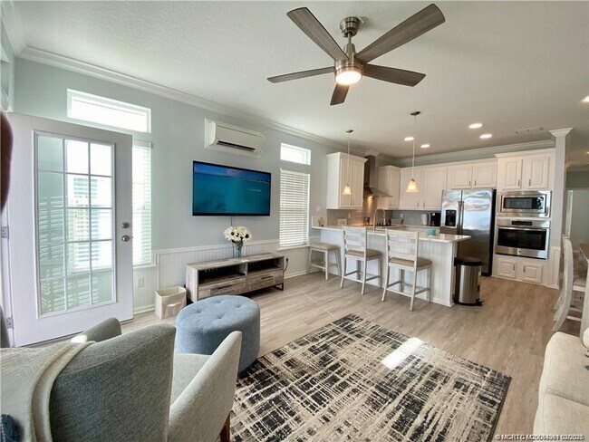 Building Photo - 18 NE Nautical Pl