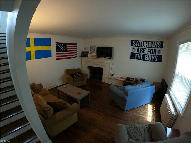 Building Photo - 1600 Cedar Ln