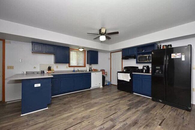 Building Photo - 217 NW Barstow St