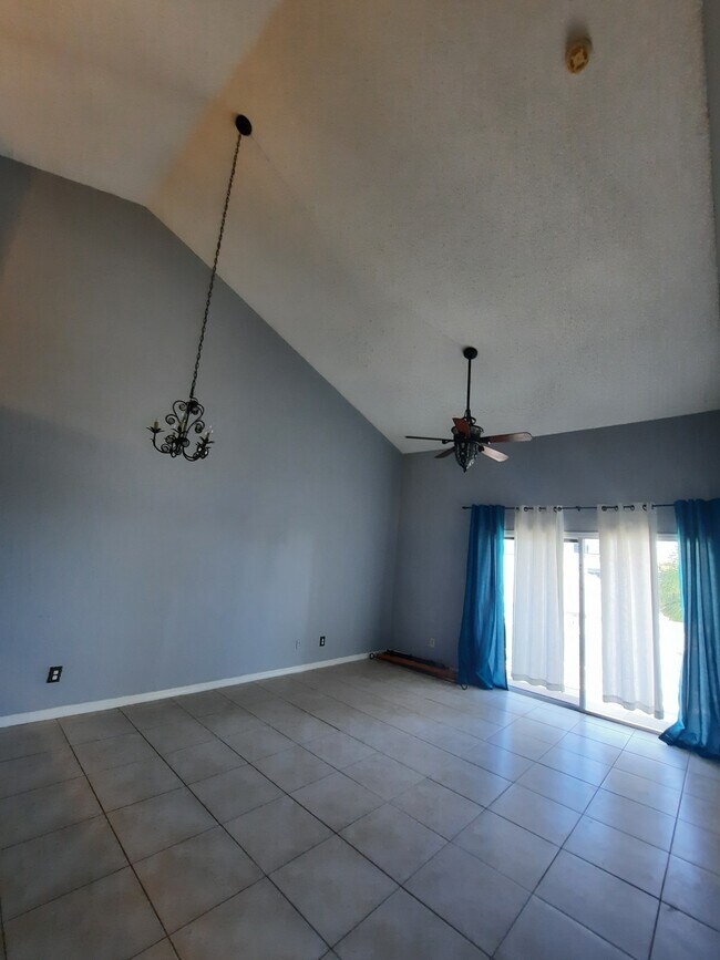 Building Photo - 6826 Stones Throw Cir N