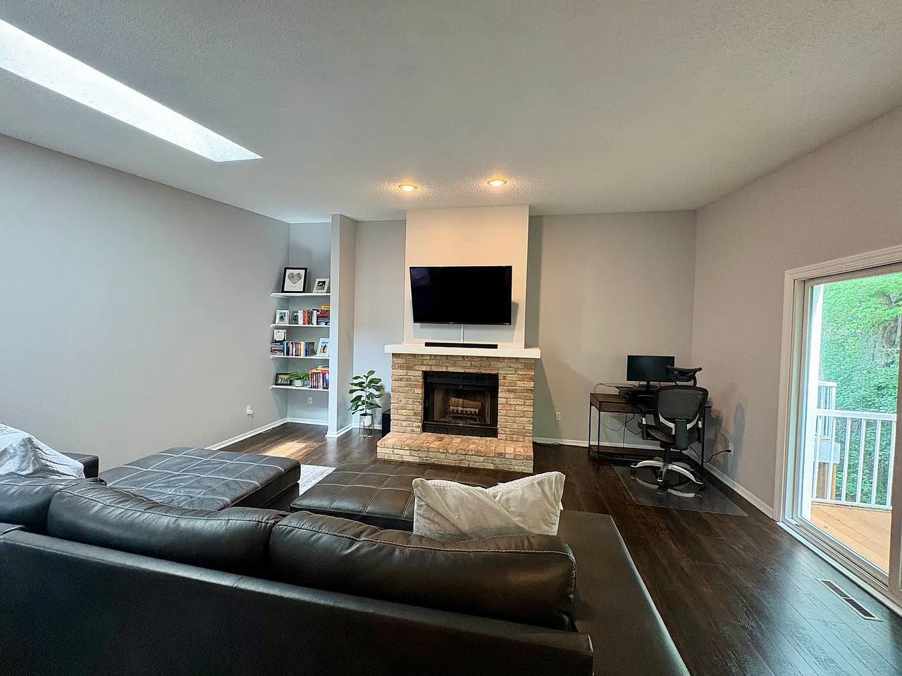 Building Photo - 5515 Pompano Dr