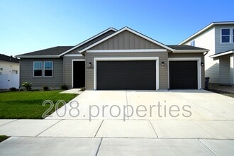 Building Photo - 14561 Pne Knl St