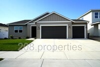 Building Photo - 14561 Pne Knl St
