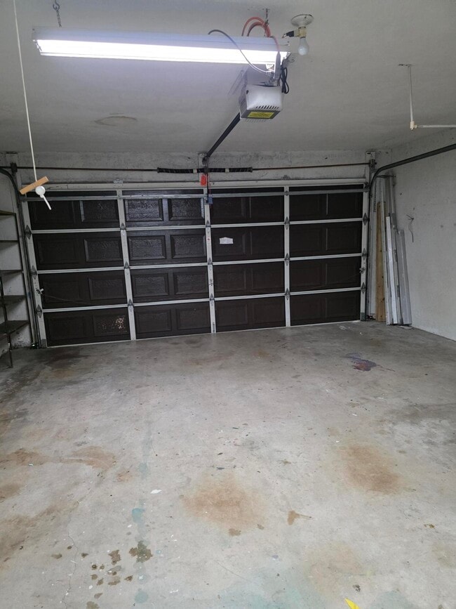 Building Photo - 1697 SW Clover St