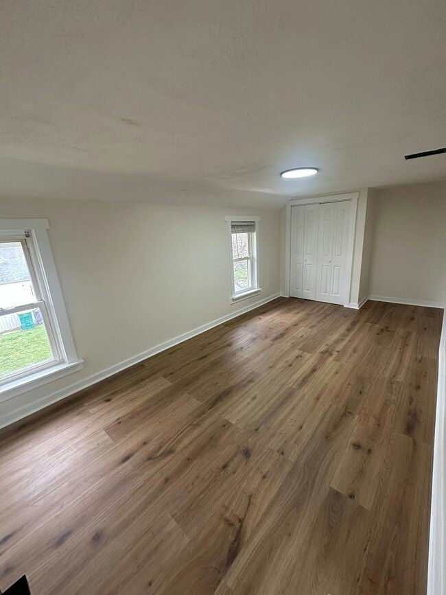 Building Photo - 125 E Market St