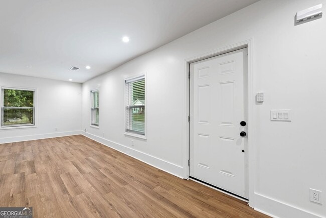 Building Photo - 636 Francis Pl NW