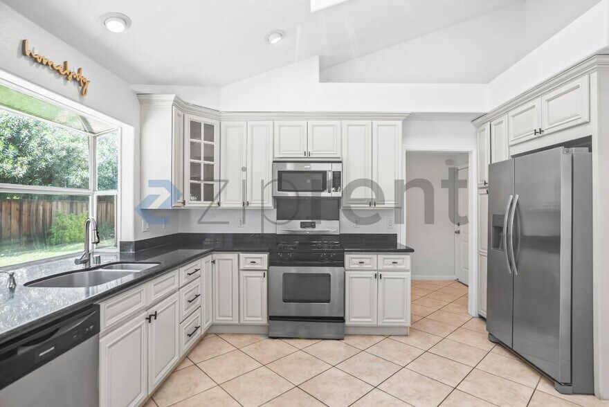 Building Photo - 1400 Arkell Rd