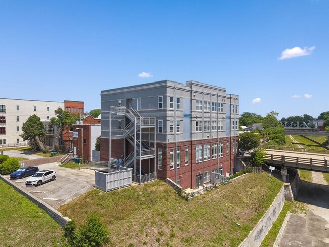 Building Photo - 619 N 4th St