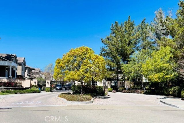 Building Photo - 1574 Glencrest Dr
