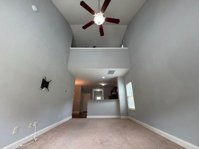Building Photo - Modern End-Unit Townhome in the Heart of Old Hickory, Wilson County!