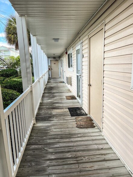 Building Photo - 1919 Spring St