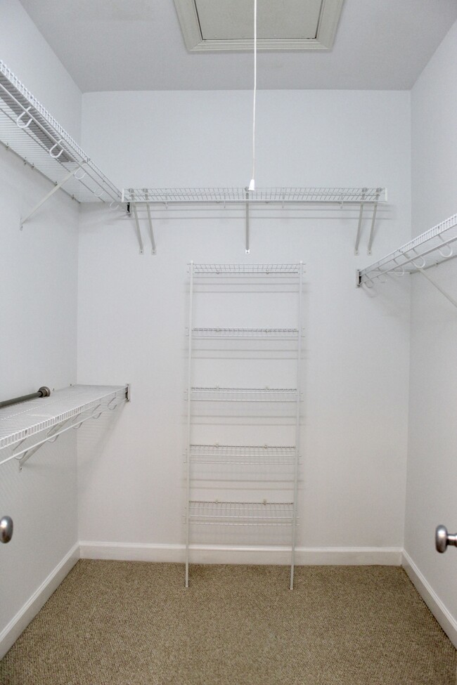 Building Photo - 1262 Greensview Cir