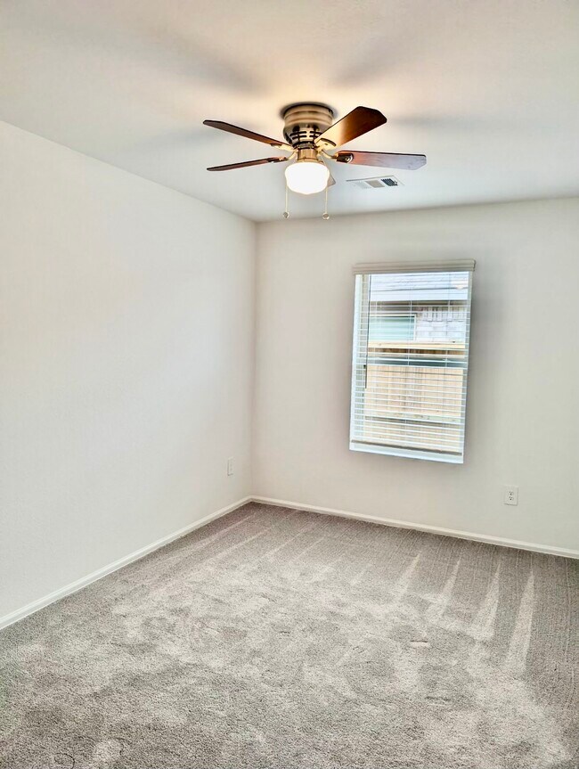 Building Photo - 533 Brook Terrance Ln