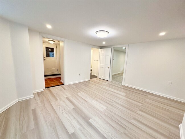 Building Photo - 420 Sumner St