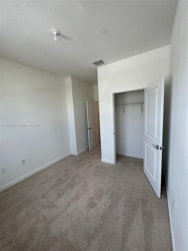 Building Photo - 196 NE 13th Ave